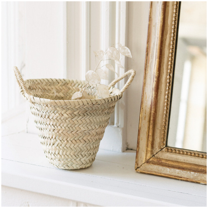 Raphia basket Small traditional Moroccan basket Dimensions: 22 cm x 15 cm x 19 cm.palm leaf . Ideal for storing all small everyday items