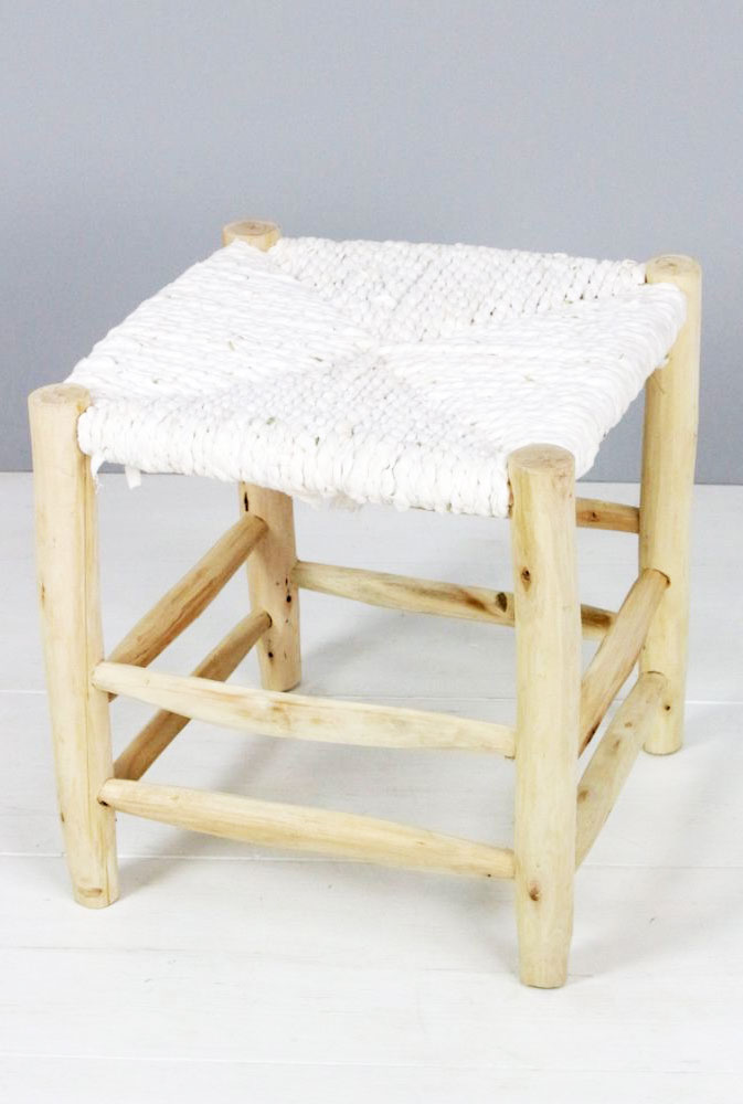 WOVEN STOOL White Moroccan stool with a unique design The doum palm tree and laurel wood were used to create this piece.