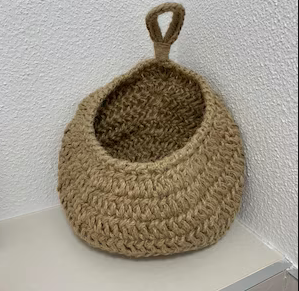 hanging Basket by bringing the outside inside! It  made by Moroccan artisans from natural palm leaf The dimensions H12 cm x W18 cm