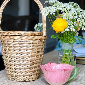 Moroccan Basket This little pan may used to decorate a table with fruit, chocolate, etc.Diameter: 26 cmHeight: 23cmHeight with handle - 43 cm